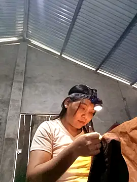 Snapshot of giahan-00 chatting on 25, 10, 2025 giahan-00 online show from 25, 10, 2025