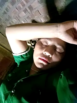 Snapshot of giahan-00 chatting on 27, 10, 2025 giahan-00 online show from 27, 10, 2025