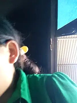 Snapshot of giahan-00 chatting on 28, 10, 2025 giahan-00 online show from 28, 10, 2025