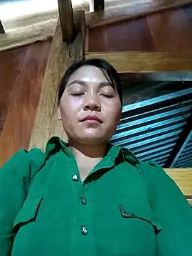 Snapshot of giahan-00 chatting on 29, 10, 2025 giahan-00 online show from 29, 10, 2025