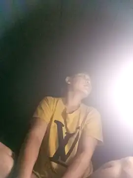 Snapshot of giahan-00 chatting on 1, 11, 2025 giahan-00 online show from 1, 11, 2025