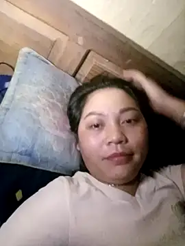 Snapshot of giahan-00 chatting on 17, 11, 2025 giahan-00 online show from 17, 11, 2025