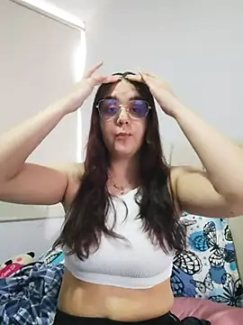 mirandahvelez online show from 3, 11, 2025