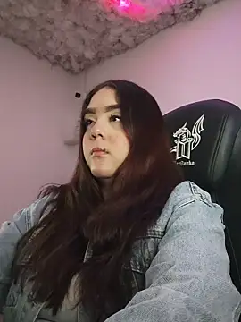 mirandahvelez online show from 2, 12, 2025