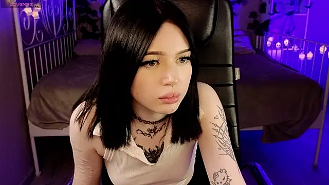 Emma Kirks online show from 23, 10, 2025