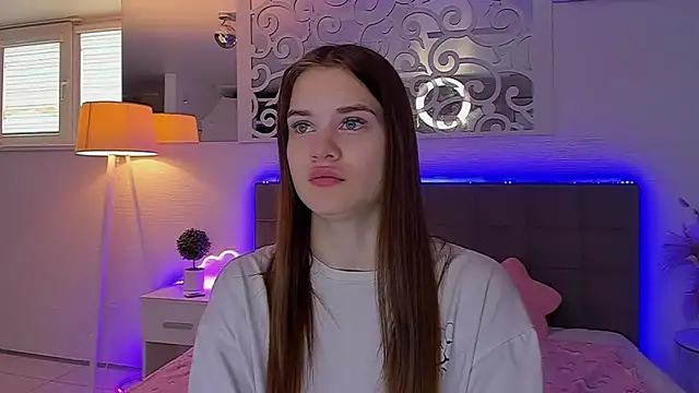 LuisaClover online show from 18, 4, 2026