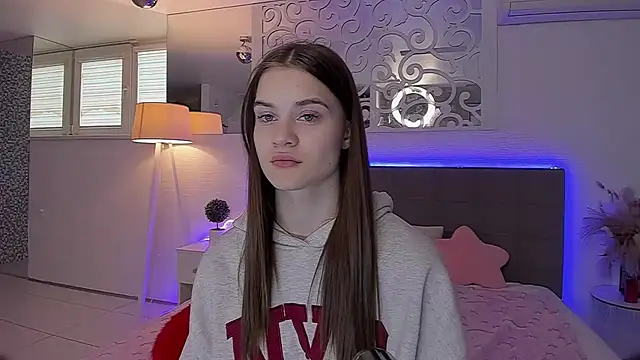 LuisaClover online show from 19, 4, 2026