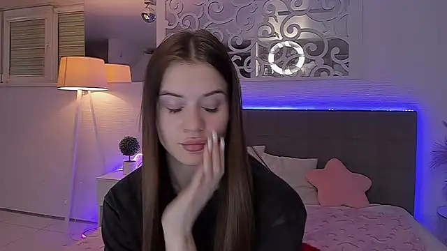 LuisaClover online show from 19, 4, 2026