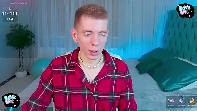 Snapshot of Cristian__Dior chatting on 13, 12, 2025 Cristian Dior online show from 13, 12, 2025