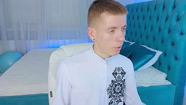 Snapshot of Cristian__Dior chatting on 8, 2, 2026 Cristian Dior online show from 8, 2, 2026