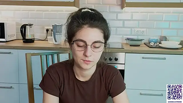 CasandraMickell online show from 28, 11, 2025