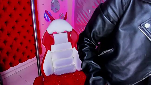 Roxanne Han online show from 22, 4, 2026