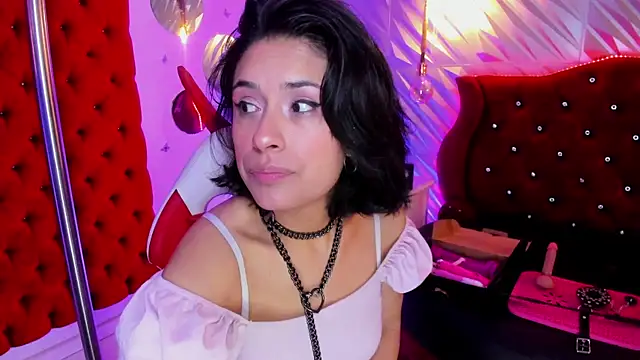 Snapshot of Roxanne_Han chatting on 25, 5, 2026 Roxanne Han online show from 25, 5, 2026