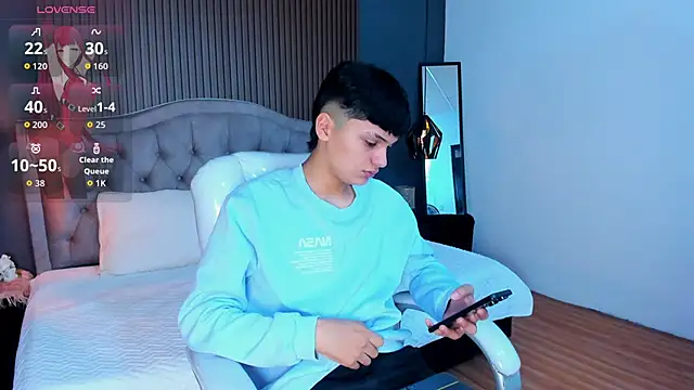 Snapshot of Maxii18_ chatting on 28, 10, 2025 Maxii18 online show from 28, 10, 2025