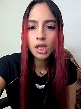 Snapshot of SofiCastro09_ chatting on 29, 10, 2025 SofiCastro09 online show from 29, 10, 2025