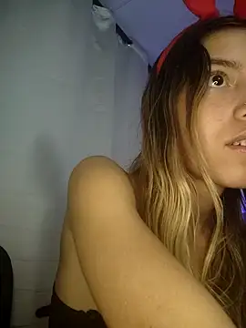 Snapshot of Diamond_sweet_1 chatting on 2, 12, 2025 Diamond sweet 1 online show from 2, 12, 2025