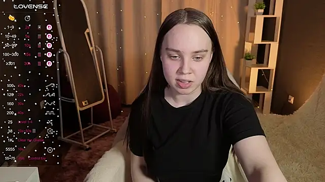 LunaDreeam online show from 4, 11, 2025