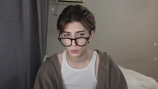 Oliver star boy  online show from 25, 10, 2025