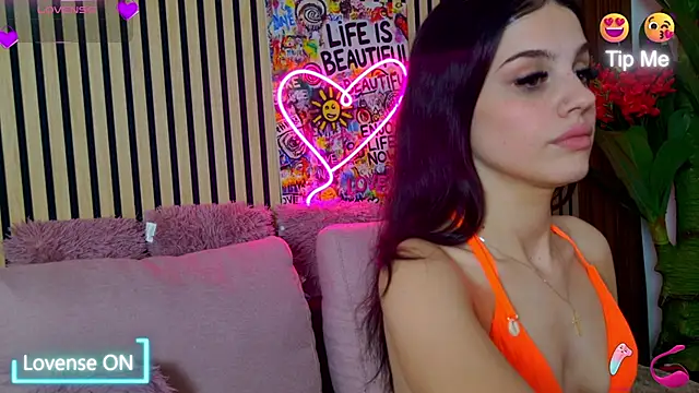 Snapshot of MirunaHaze chatting on 8, 5, 2026 MirunaHaze online show from 8, 5, 2026