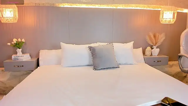 AmyColman  online show from 25, 3, 2026