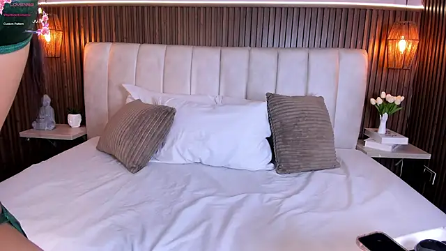 AmyColman  online show from 2, 4, 2026