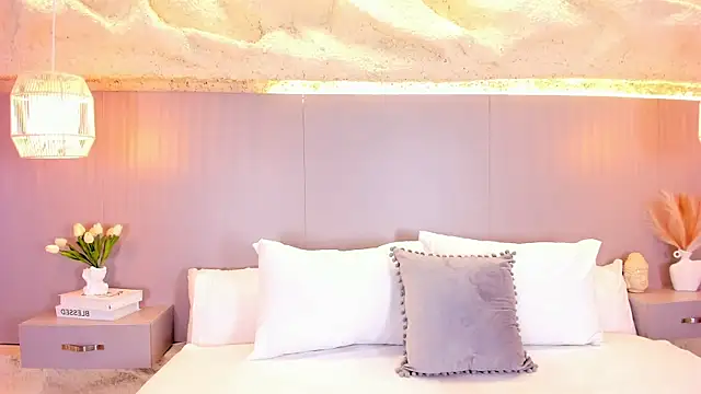 AmyColman  online show from 22, 4, 2026