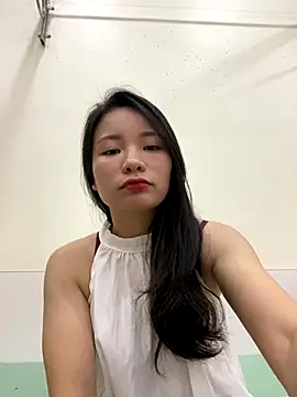 Bee Yellow00 online show from 26, 11, 2025