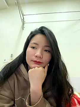 Bee Yellow00 online show from 11, 1, 2026