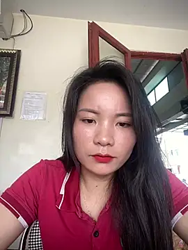 Bee Yellow00 online show from 21, 4, 2026