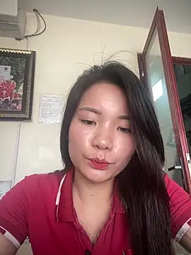 Bee Yellow00 online show from 22, 4, 2026