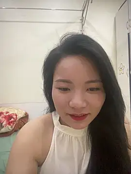 Bee Yellow00 online show from 24, 4, 2026