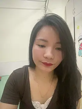 Snapshot of Bee_Yellow00 chatting on 28, 4, 2026 Bee Yellow00 online show from 28, 4, 2026