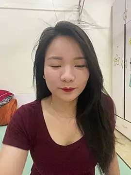 Snapshot of Bee_Yellow00 chatting on 6, 5, 2026 Bee Yellow00 online show from 6, 5, 2026