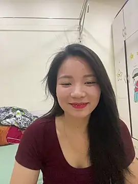 Snapshot of Bee_Yellow00 chatting on 8, 5, 2026 Bee Yellow00 online show from 8, 5, 2026