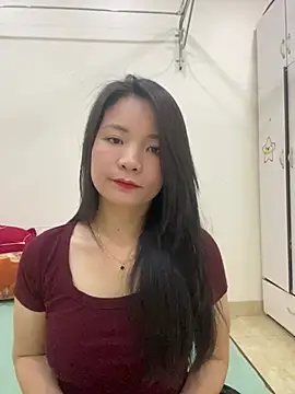 Snapshot of Bee_Yellow00 chatting on 13, 5, 2026 Bee Yellow00 online show from 13, 5, 2026