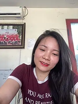 Snapshot of Bee_Yellow00 chatting on 22, 5, 2026 Bee Yellow00 online show from 22, 5, 2026
