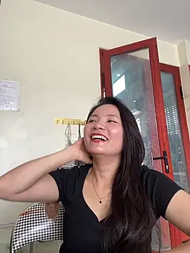 Snapshot of Bee_Yellow00 chatting on 5, 6, 2026 Bee Yellow00 online show from 5, 6, 2026
