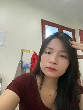 Bee Yellow00 online show from 21, 7, 2026