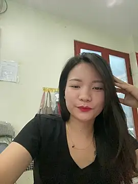 Bee Yellow00 online show from 22, 7, 2026
