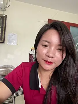 Bee Yellow00 online show from 28, 7, 2026