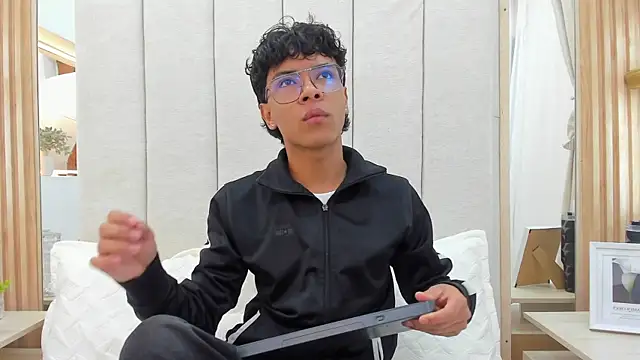 adams bobby online show from 25, 7, 2026