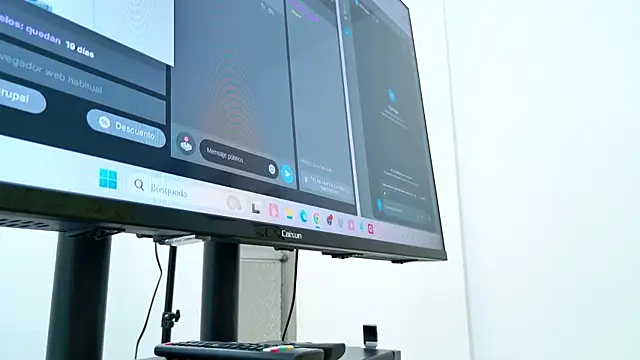 Snapshot of Stacy_London chatting on 23, 11, 2025 Stacy London online show from 23, 11, 2025