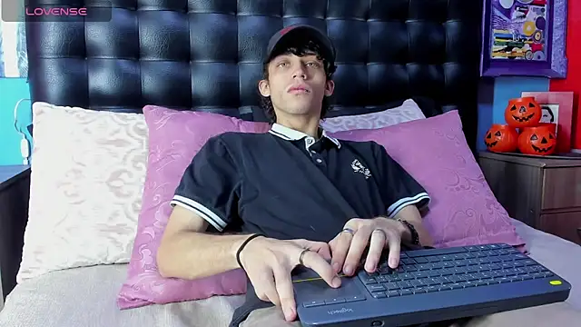 Snapshot of Khalid16_ chatting on 30, 10, 2025 Khalid16 online show from 30, 10, 2025