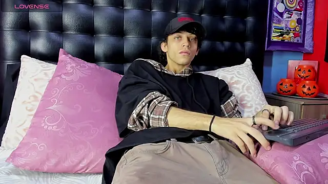 Snapshot of Khalid16_ chatting on 3, 11, 2025 Khalid16 online show from 3, 11, 2025