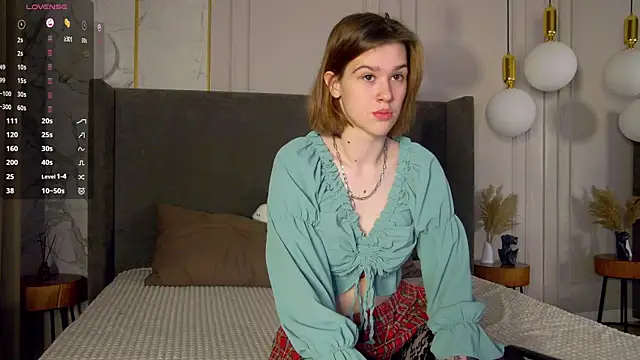 LoraPuffs online show from 17, 11, 2025