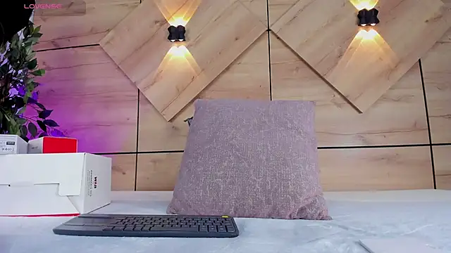 EmilyAllen 1 online show from 5, 2, 2026