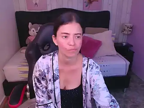 Snapshot of _Rachel_Jones_ chatting on 3, 2, 2026 Rachel Jones online show from 3, 2, 2026