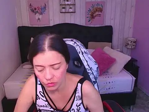 Snapshot of _Rachel_Jones_ chatting on 4, 2, 2026 Rachel Jones online show from 4, 2, 2026