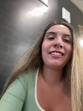 Snapshot of sarah_honey__ chatting on 20, 5, 2026 sarah honey online show from 20, 5, 2026