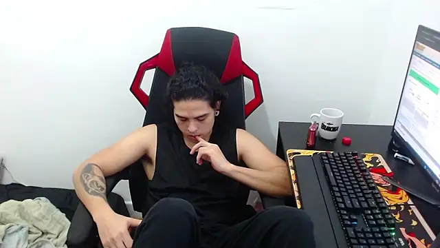 Snapshot of LiamRidesr chatting on 3, 11, 2025 LiamRidesr online show from 3, 11, 2025